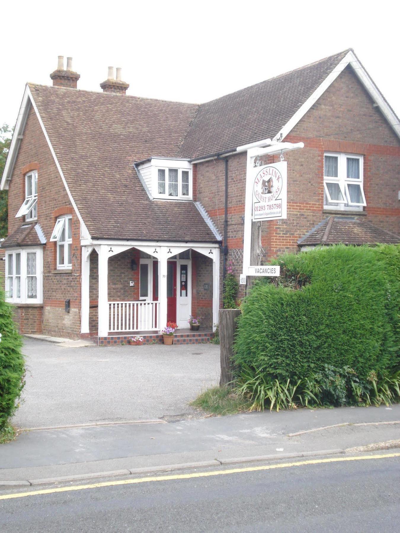 Masslink Guest House Horley Exterior photo